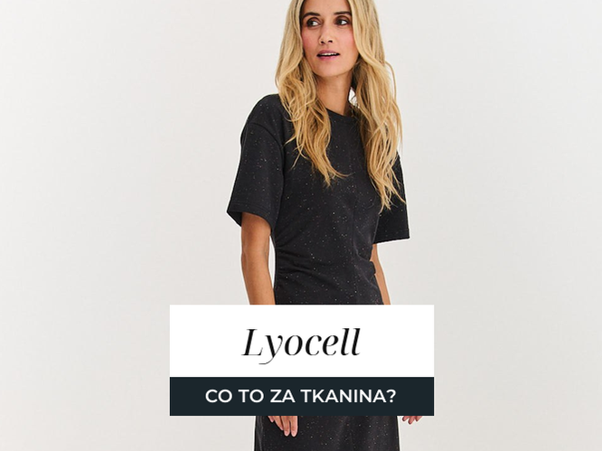 Kobieta w czarnej sukience dzianinowej na jasnym tle, kadr pokazujący układ i fakturę tkaniny.