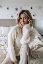 naoko moherowy sweter jasnobeżowy oversize dekolt v